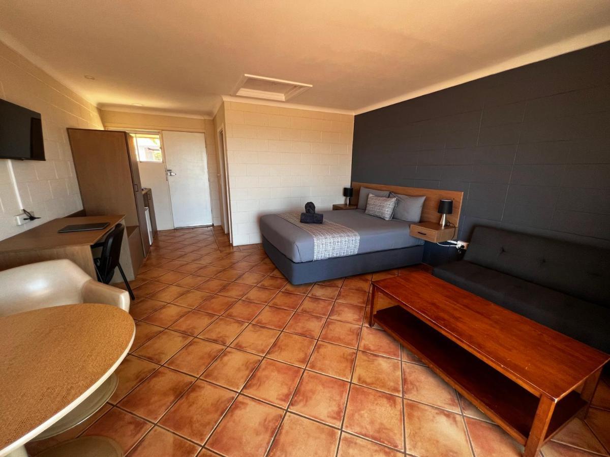 Hospitality Port Hedland Motel Buitenkant foto