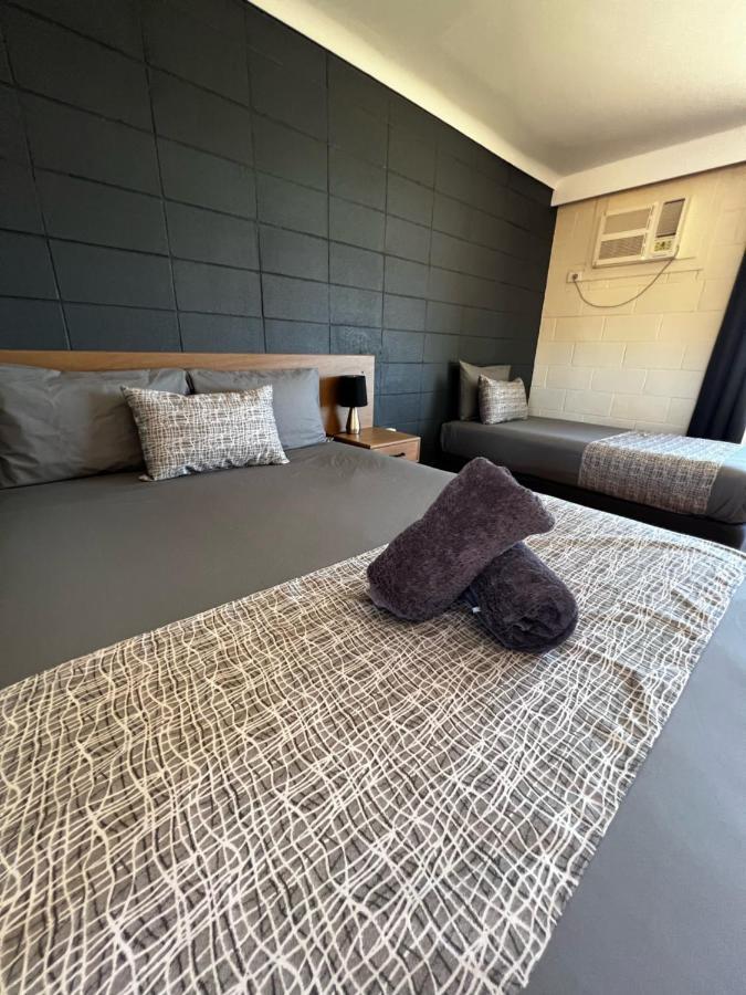 Hospitality Port Hedland Motel Buitenkant foto